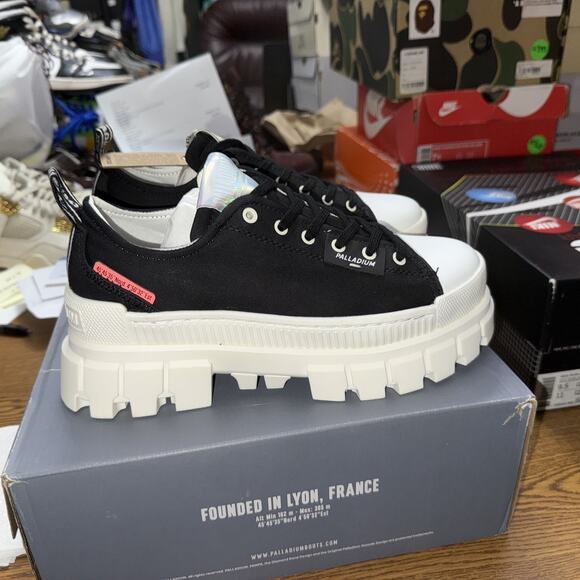 Palladium Revolt Lo TX Platform Boots Women 8 Black Chunky Gorpcore BS545 - Picture 3 of 5